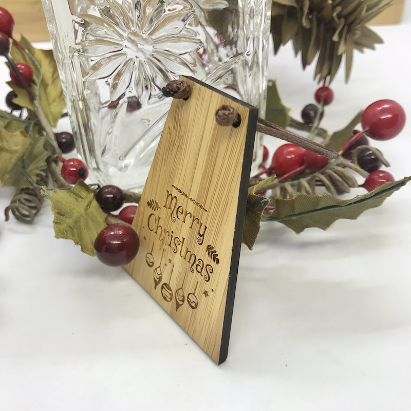 Prosecco Bottle Tag Drinks Plaque in Bamboo ''Merry Christmas'' Personalised with your own words