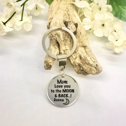 Personalised Keyring withMUM LOVE YOU TO THE MOON AND BACK
