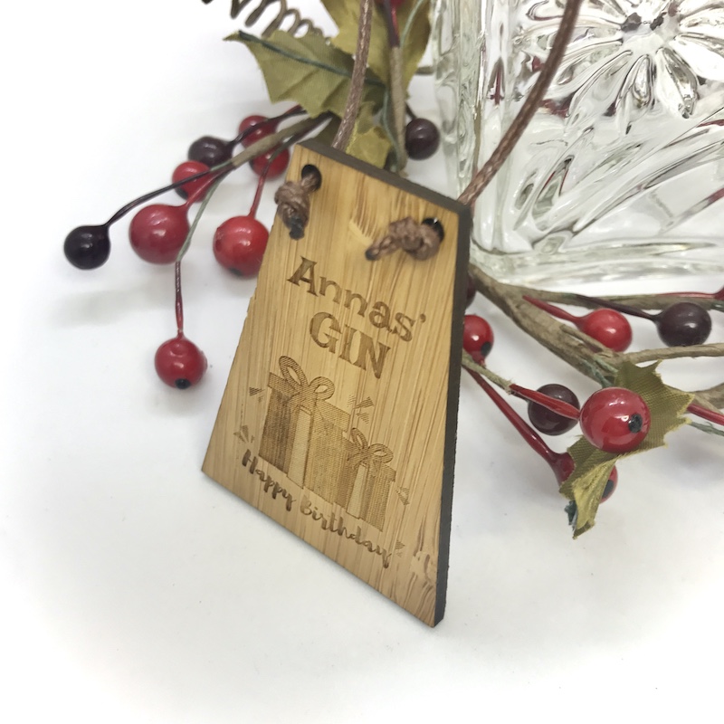 Gin Bottle Tag Drinks Plaque in Bamboo ''Happy Birthday'' Personalised with your own words