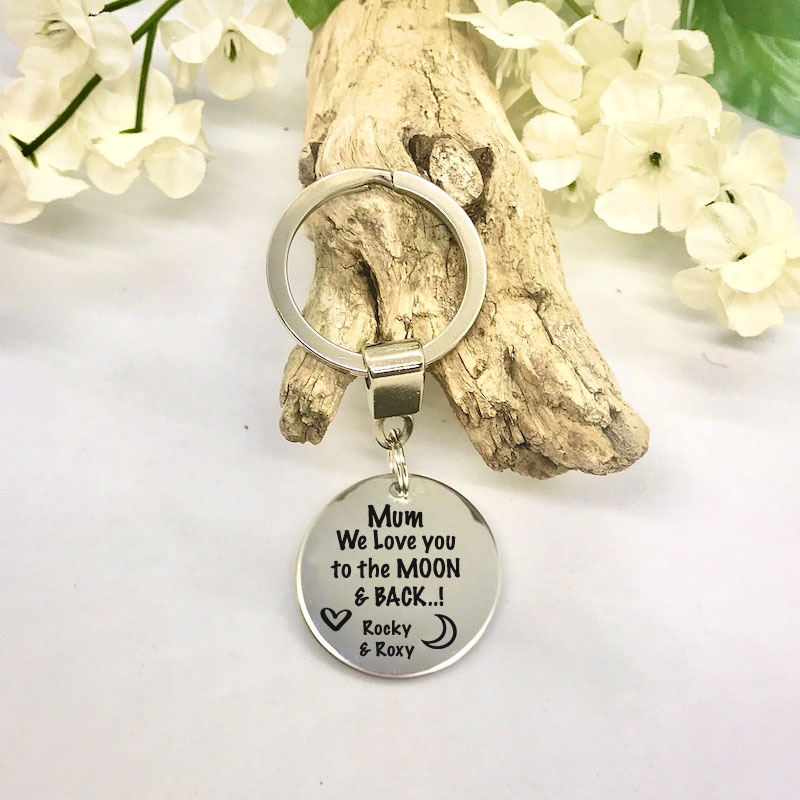 Personalised Keyring with MUM WE LOVE YOU TO THE MOON AND BACK